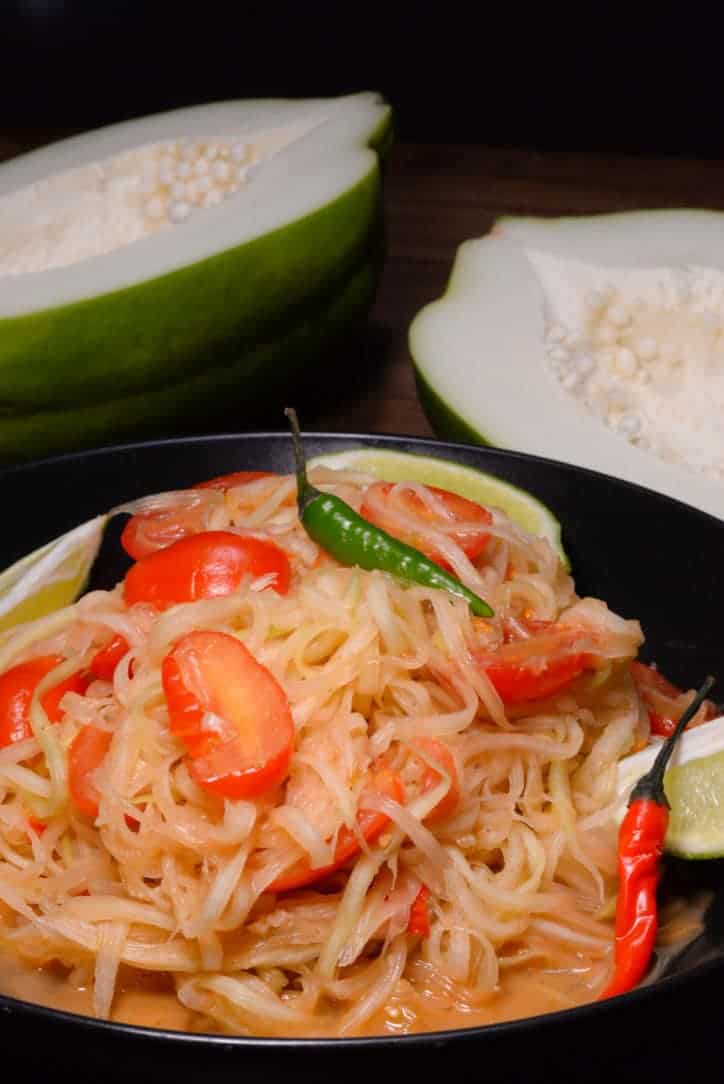 Laotian Spicy Green Papaya Salad (Tum Mark Hoong) - International Cuisine